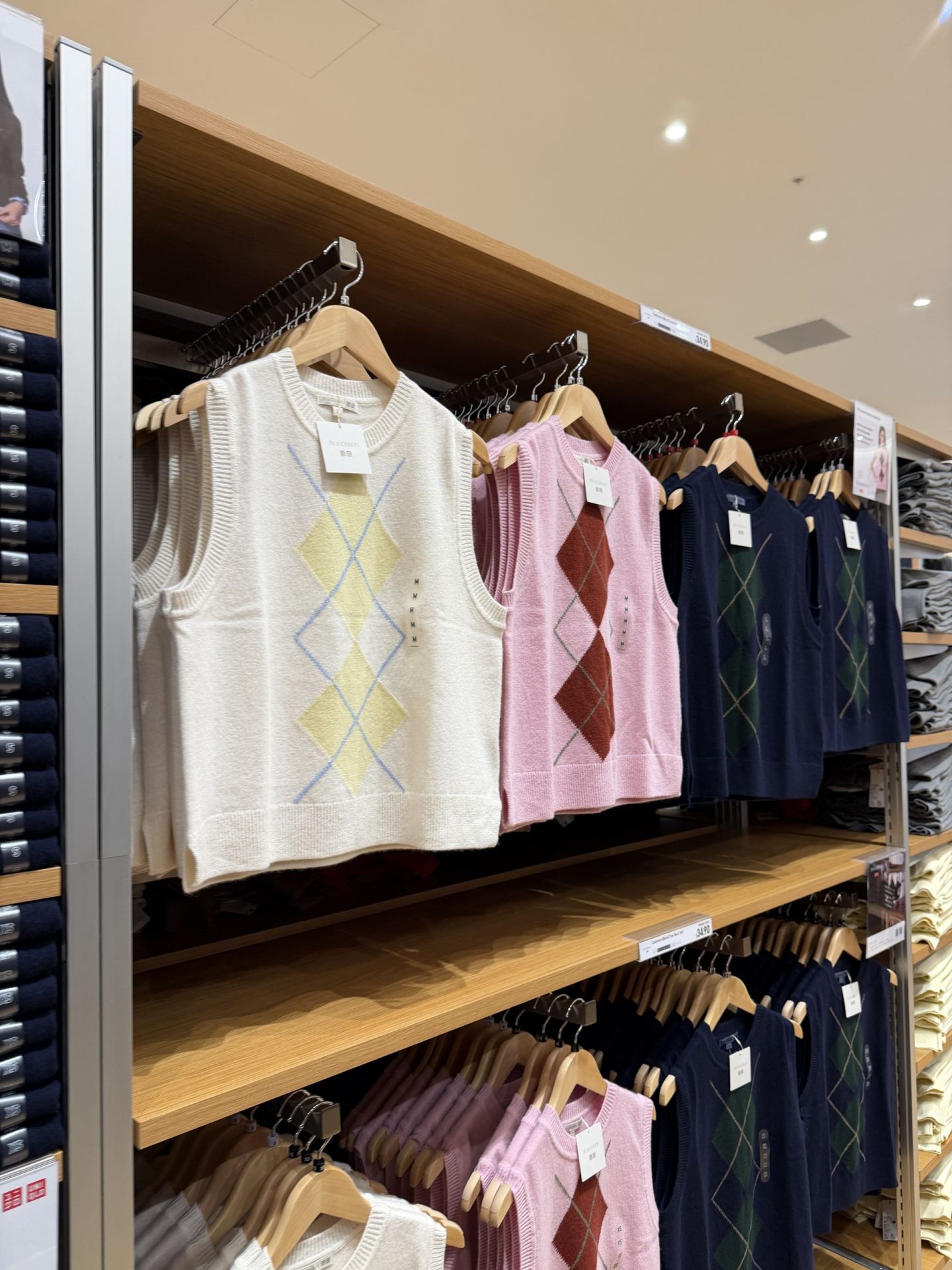 UNIQLO store at the Trafford Centre, Uniqlo new store, manchester Trafford centre , what's on in Manchester ,manchester news, Uniqlo pieces, manchester influencer,manchester content creator .
